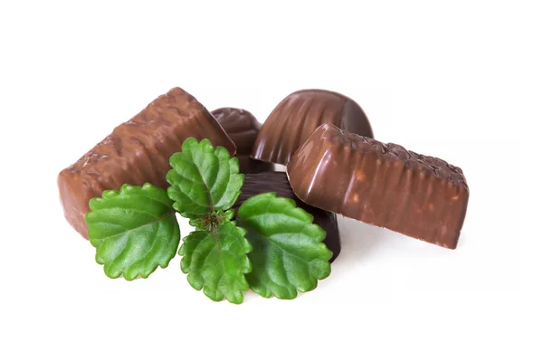 Assortiment van chocolade bonbons geïsoleerd op wit — Stockfoto