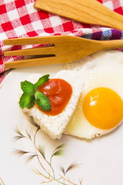 yumurta ve domates pirinç