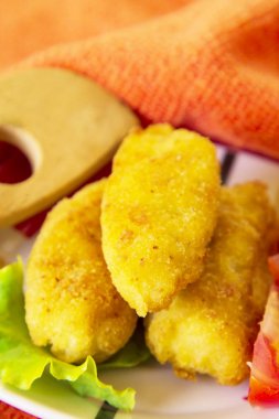 Marul ve domates ile kroket