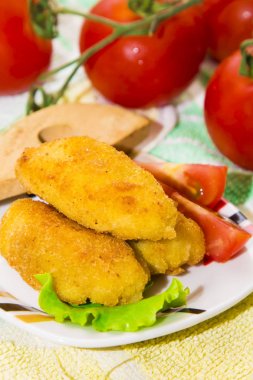 Marul ve domates ile kroket