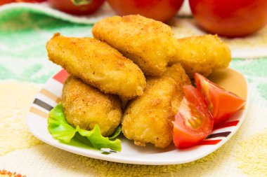 Marul ve domates ile kroket