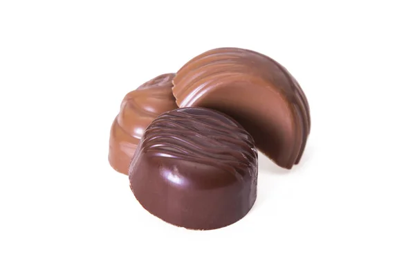 Assortimento di cioccolatini isolati su bianco — Foto Stock