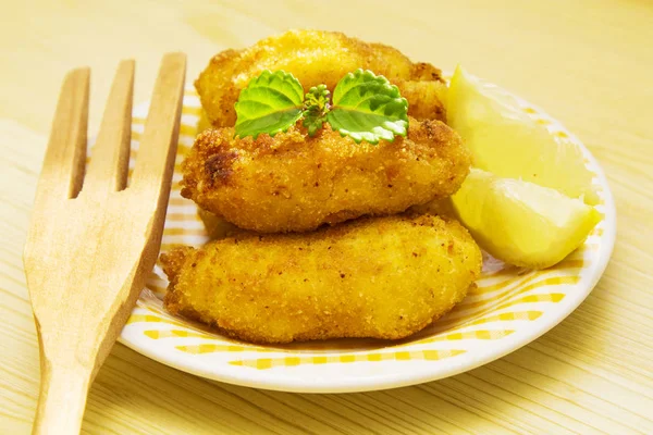 Croquettes on the plate on wooden table — Stock Photo, Image