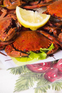 Deniz ürünleri, limon ile Yengeç yemek