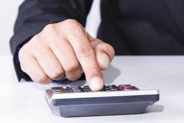 Hesap makinesini kullanarak office, işadamı