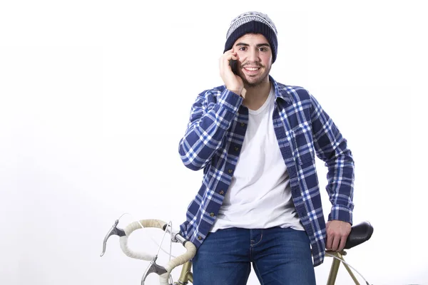Manusia Hipster Duduk Sepeda Berbicara Dengan Ponsel — Stok Foto
