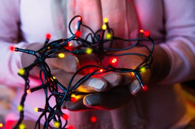 crhistmas ışıklar holding eldiven