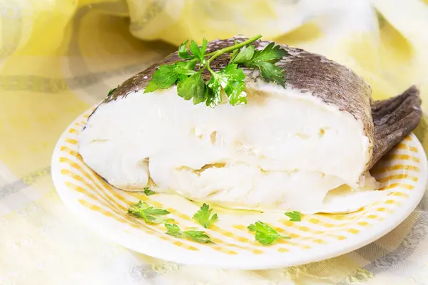 Prato Bacalhau Molho Verde Com Salsa — Fotografia de Stock