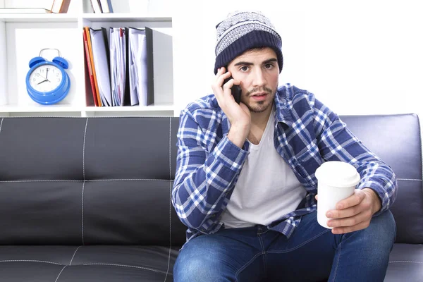 Joven Oficina Con Teléfono Celular Café — Foto de Stock