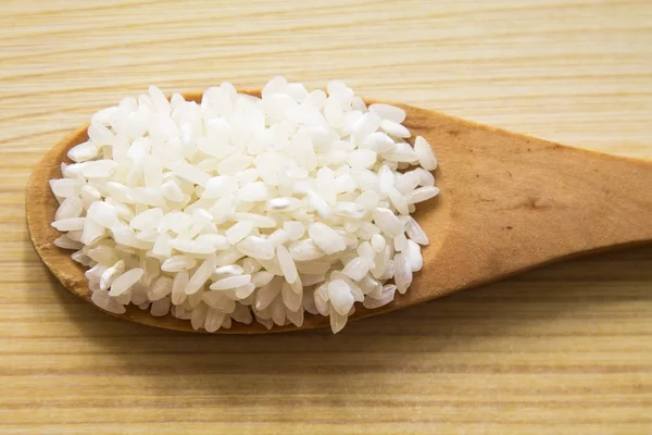 Colher Madeira Com Arroz Mesa Madeira — Fotografia de Stock