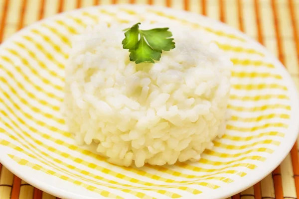 テーブルの上の米料理 — ストック写真