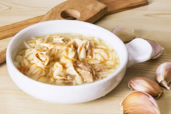 Soupe Ail Avec Poulet Nouilles — Photo