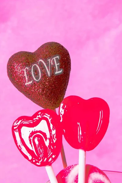 Walentynki Kartkę Życzeniami Cukierki Lizaki Serca — Zdjęcie stockowe