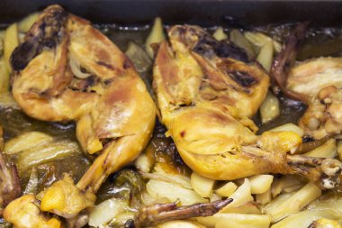 kızarmış tavuk, kanatları ve uyluk parçalar