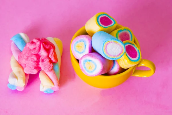 Coloress Pembe Bir Arka Plan Üzerinde Marshmallows — Stok fotoğraf