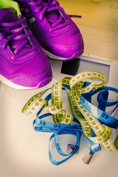 Spor Ayakkabı Ölçek Şerit Metre Diyet Ağırlık Kavramı — Stok fotoğraf