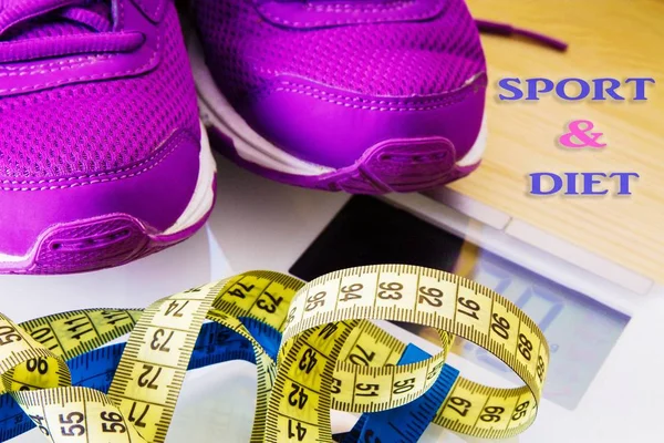 Sepatu Olahraga Skala Dan Ukuran Tape Konsep Diet Dan Berat — Stok Foto