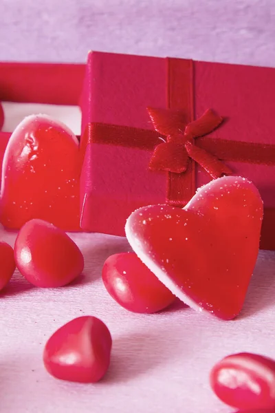 Boîte Cadeau Avec Bonbons Coeur Sur Fond Rose — Photo