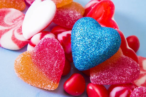 Bir Kalp Tebrik Kartı Şeklinde Şekerler — Stok fotoğraf