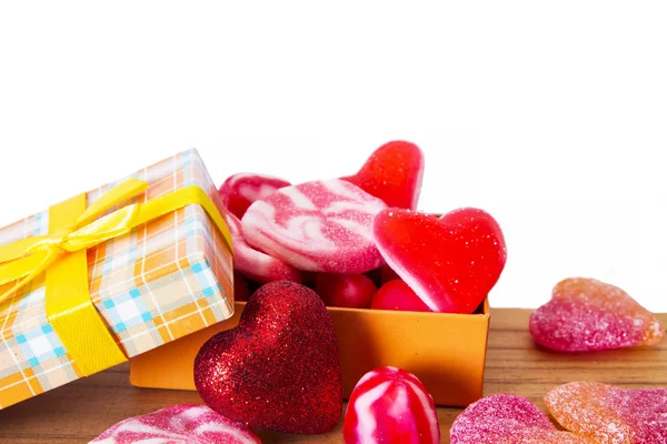 Carte Vœux Boîte Bonbons Forme Coeur Isolé Sur Blanc — Photo