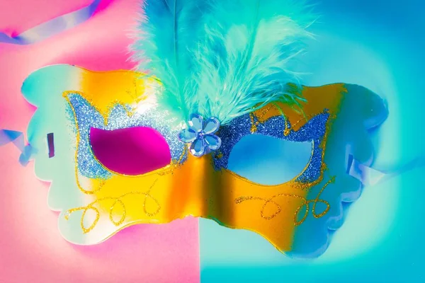 Máscara Carnaval Duas Cores Fundo — Fotografia de Stock