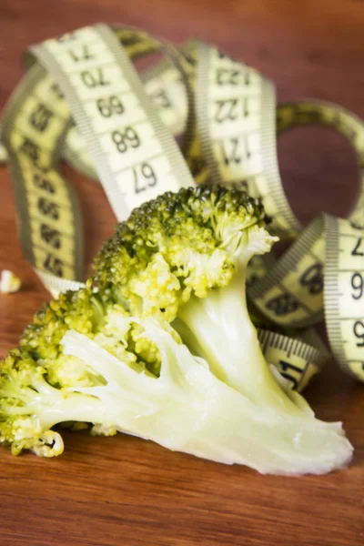Cooked Broccoli Tape Measure Diet Slimming Concept — Stock Photo, Image