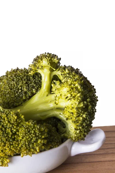 Semangkuk Brokoli Hijau Yang Dimasak Dengan Latar Belakang Kayu Dan — Stok Foto