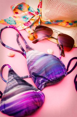 Yaz kap mavi ve pembe bir arka plan üzerinde