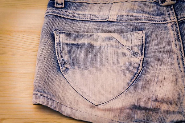 Pantalones Vaqueros Cortos Sobre Fondo Madera — Foto de Stock