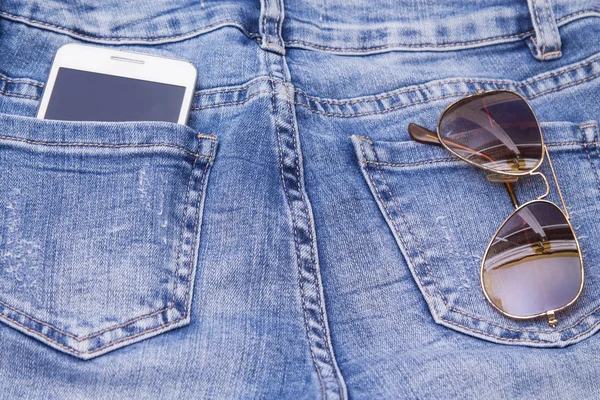 Óculos Sol Telefone Celular Bolso Azul Jeans — Fotografia de Stock