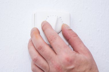 Merkezi ısıtma sistemi için termostat denetimi