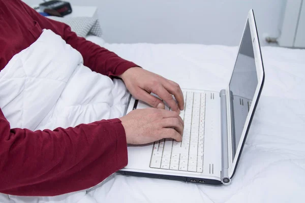 Hands Man Using Laptop Bed — Stock Photo, Image