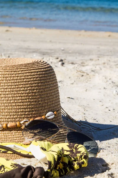 Hoed Zonnebril Bikini Het Landschap Van Het Strand Vakantie Zomer — Stockfoto