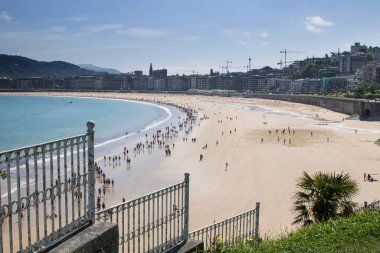 San Sebastian, Donostia, Guipuzcoa, İspanya 'daki deniz kabuğu plajı.