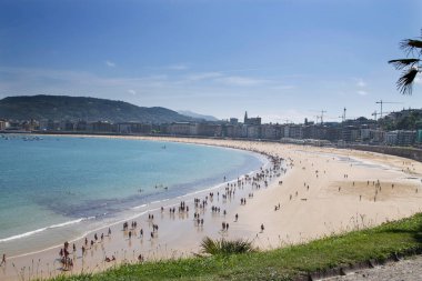 San Sebastian, Donostia, Guipuzcoa, İspanya 'daki deniz kabuğu plajı.