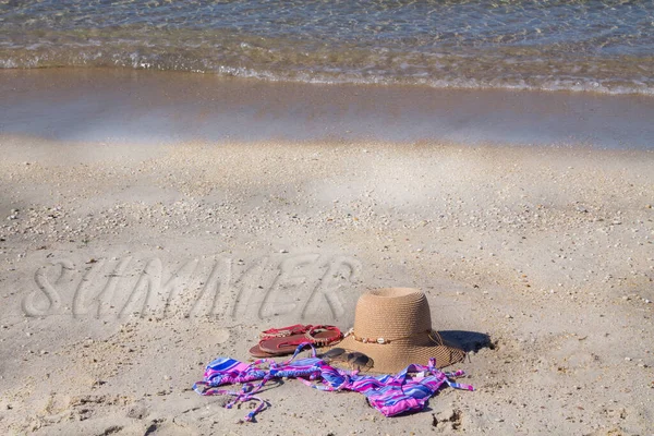 Acessórios Verão Praia Chapéu Óculos Sol Biquíni Calçado Conceito Férias — Fotografia de Stock