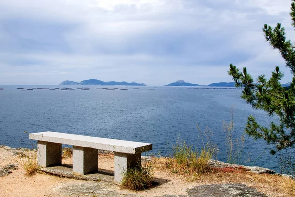 Spanya Nın Cies Galicia Adaları Manzaralı Yalnız Taş Bank — Stok fotoğraf