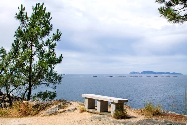 Spanya Nın Cies Galicia Adaları Manzaralı Yalnız Taş Bank — Stok fotoğraf