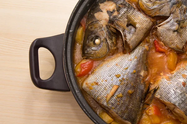 Caçarola Peixe Com Batatas Pimentas — Fotografia de Stock