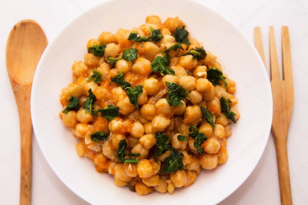 Spinach with chickpeas salad bowl