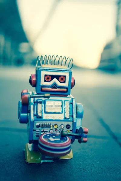 Eski robot oyuncak, vintage renk stili.