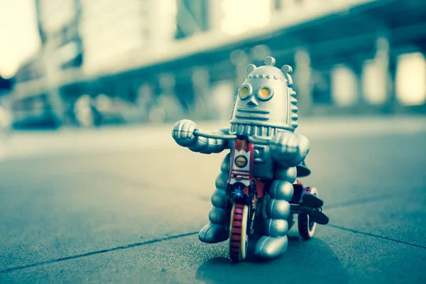 Eski robot oyuncak, vintage renk stili.