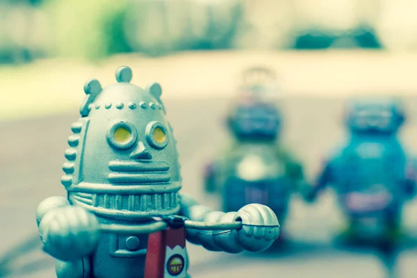 Retro robot oyuncak, vintage renk stili, vintage sesi arka plan.