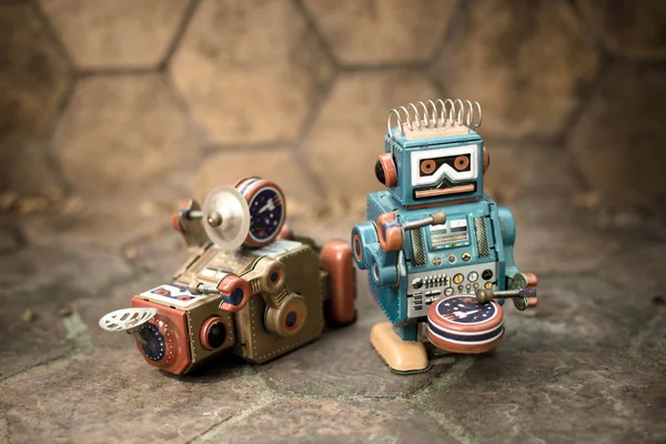 Enerji, vintage renk stili, vintage sesi arka plan kaybetti eski robot oyuncak.