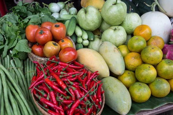 Frisches Gemüse Auf Dem Markt — Stockfoto