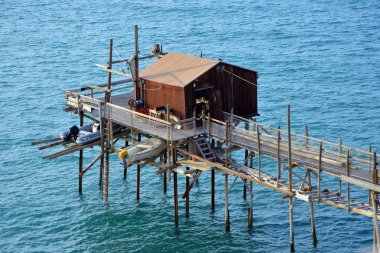 Termoli, Molise, İtalya - Trabucco Adriati kıyısındaki geleneksel balık ağıdır