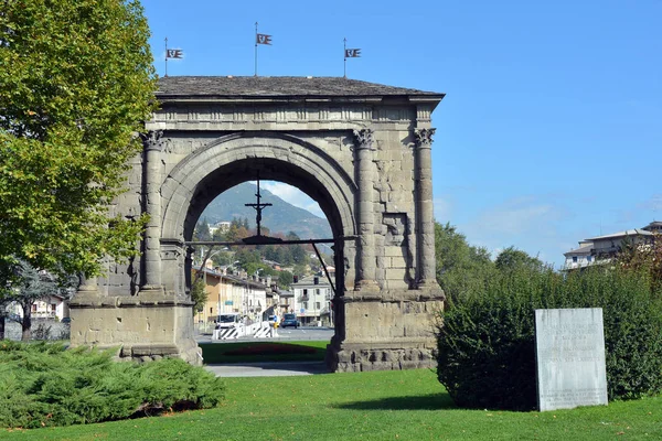 Aosta, Aosta Valley, Italy- 10 / 14 / 2019 - The Roman Arch of August — стокове фото