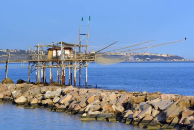 Abuzzo, İtalya. Trabucco, Adriyatik Denizi 'nin geleneksel ahşap balıkçı ağıdır..