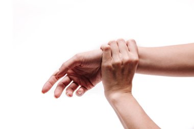 Kadın elleri beyaz arkaplanda