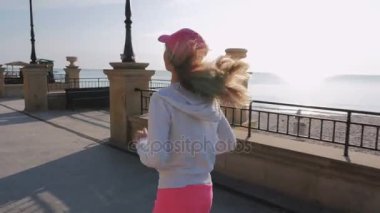 Koşan fitness kadını